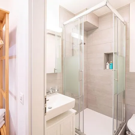 One Bedroom In Trendy West *