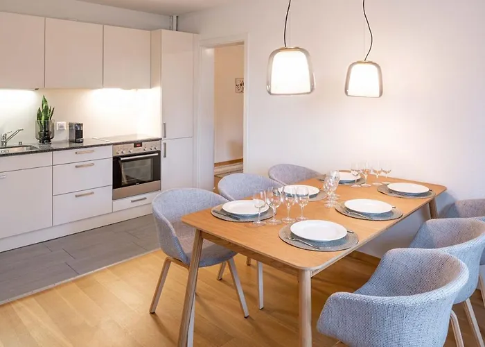 One Bedroom In Trendy West Apartmán