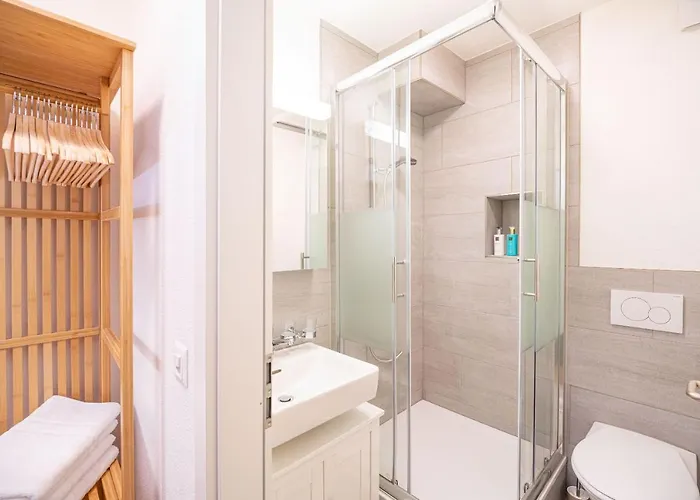 One Bedroom In Trendy West *